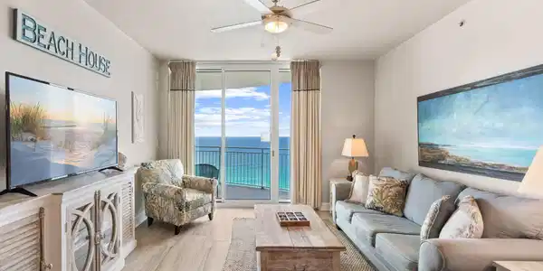 Image 3: Living Room