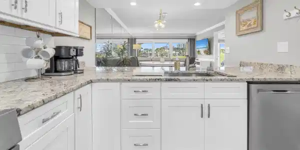 Image 4: Edgewater 1204 -Kitchen