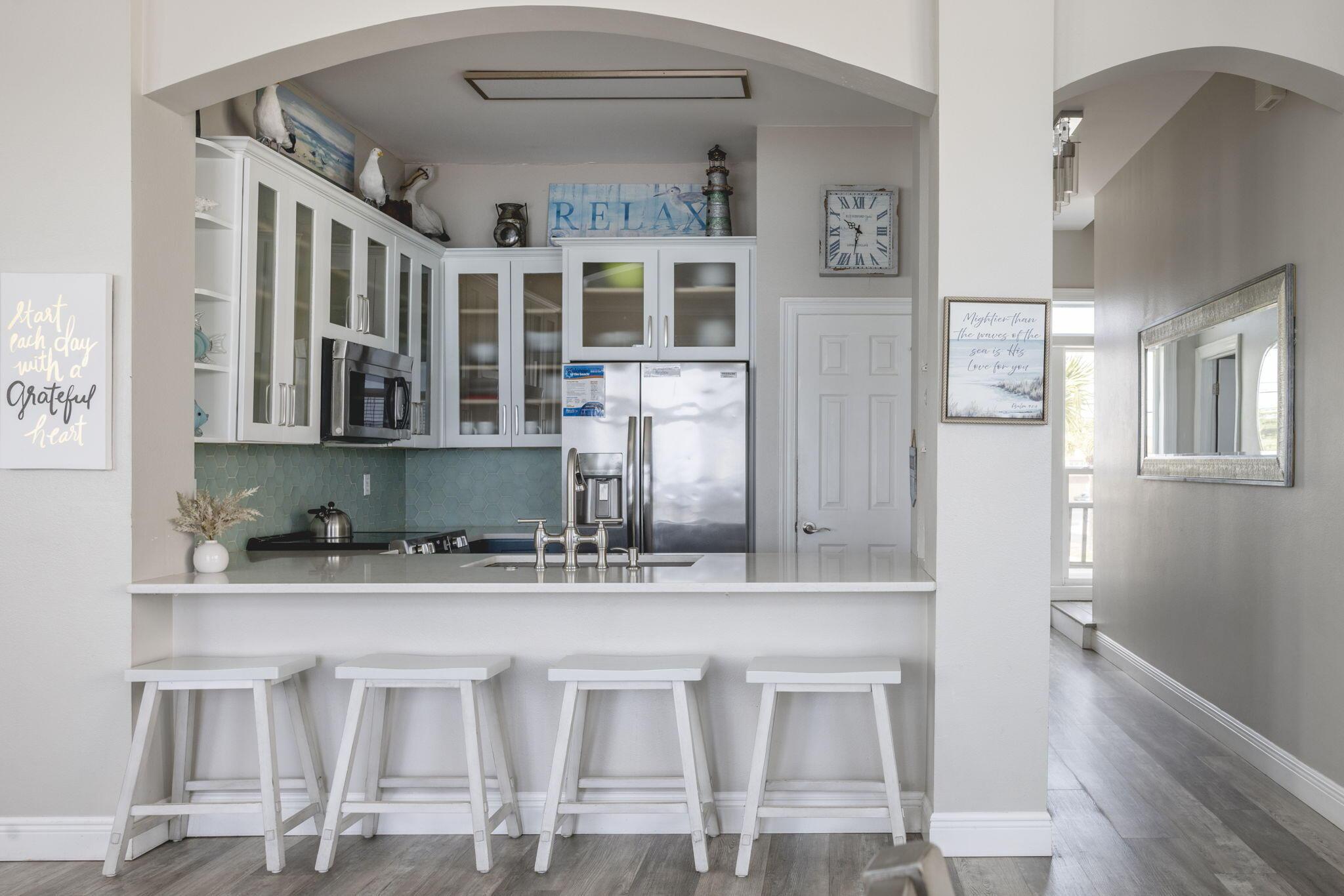 Image 2: Image #2 | Bright coastal kitchen with b