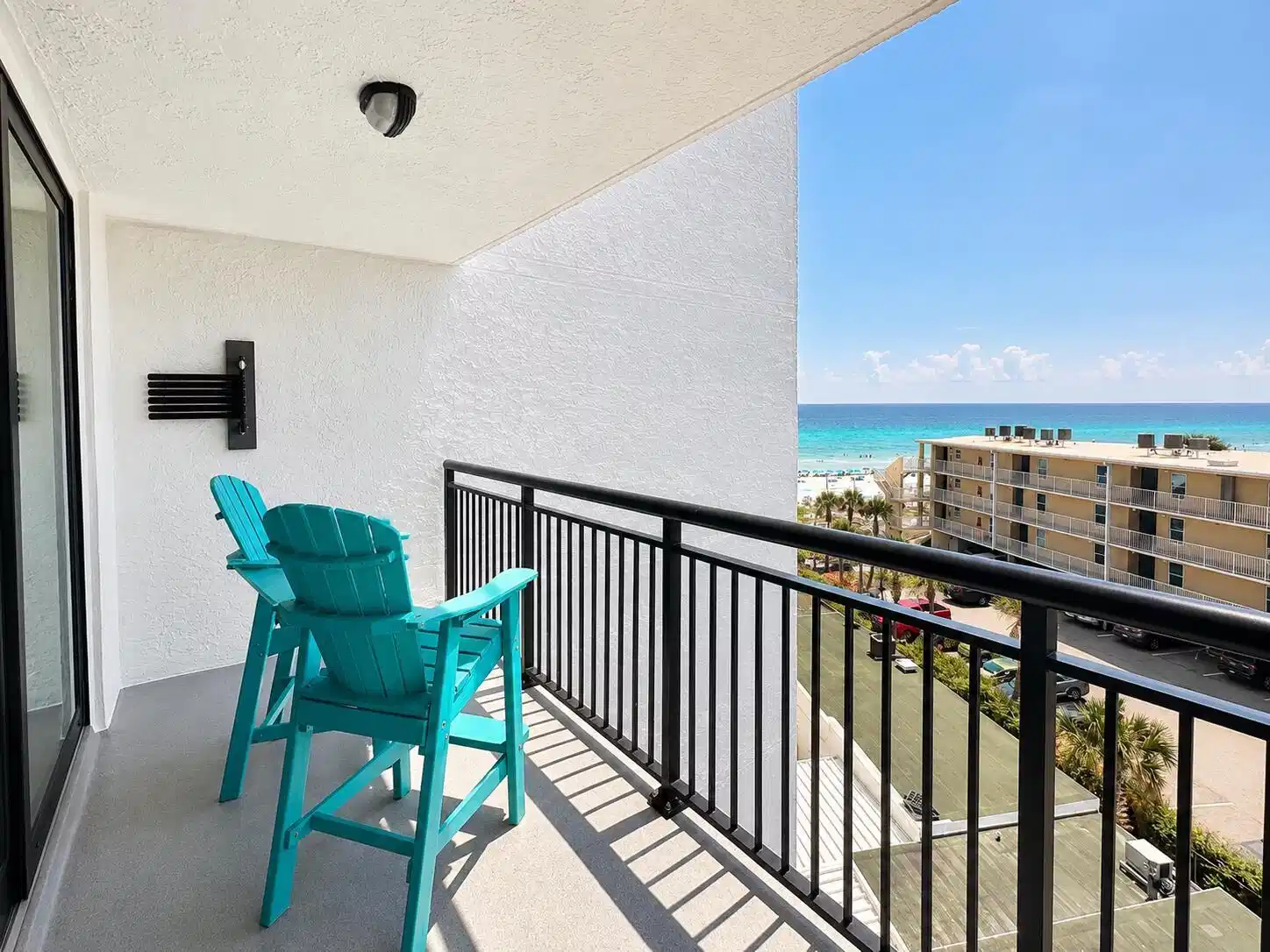 Image 1: Balcony view Paige