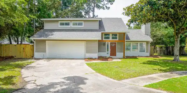 10 Shamrock Drive