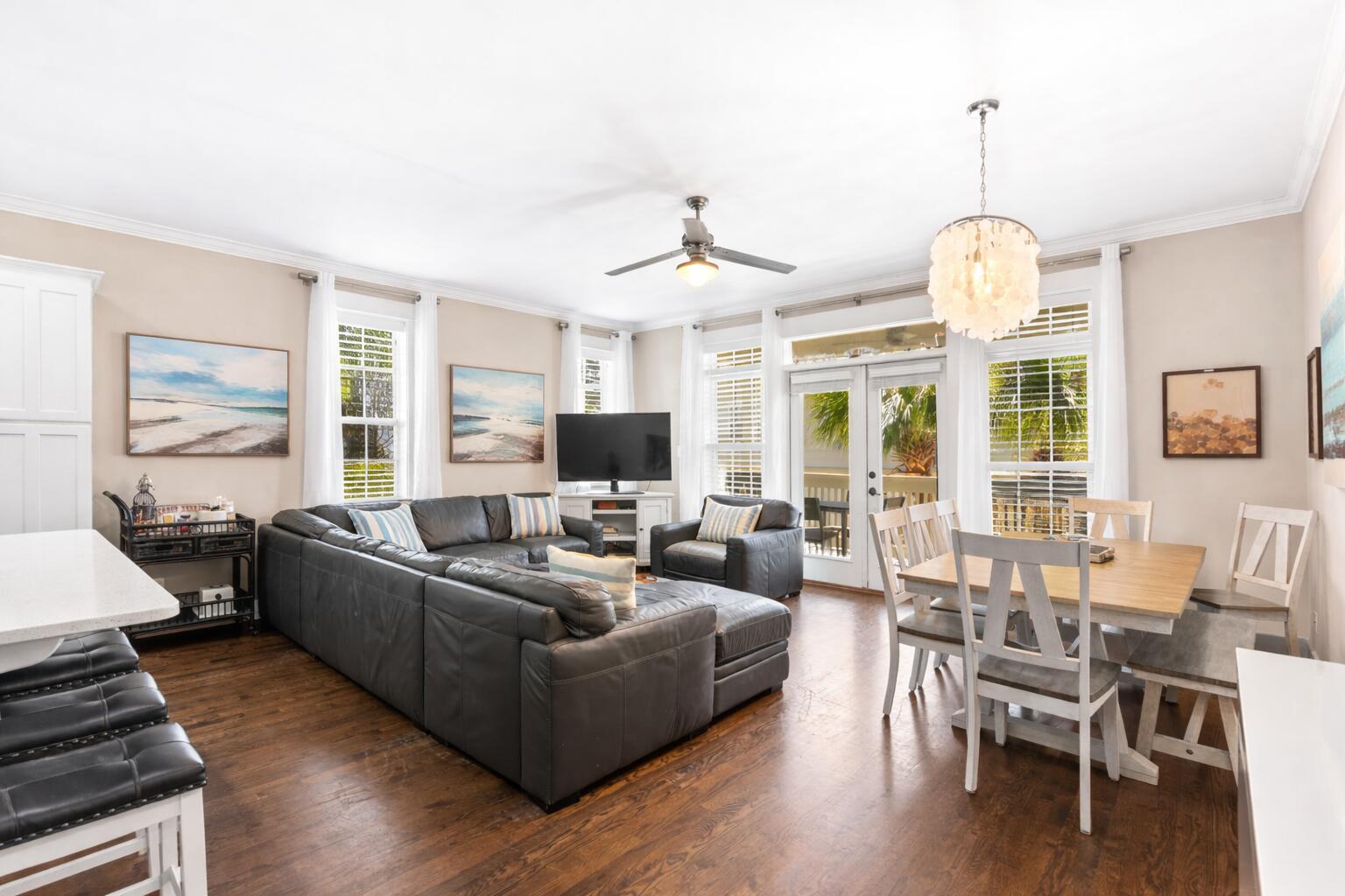 Image 4: Coastal living room with beach decor