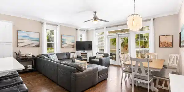 Image 4: Coastal living room with beach decor