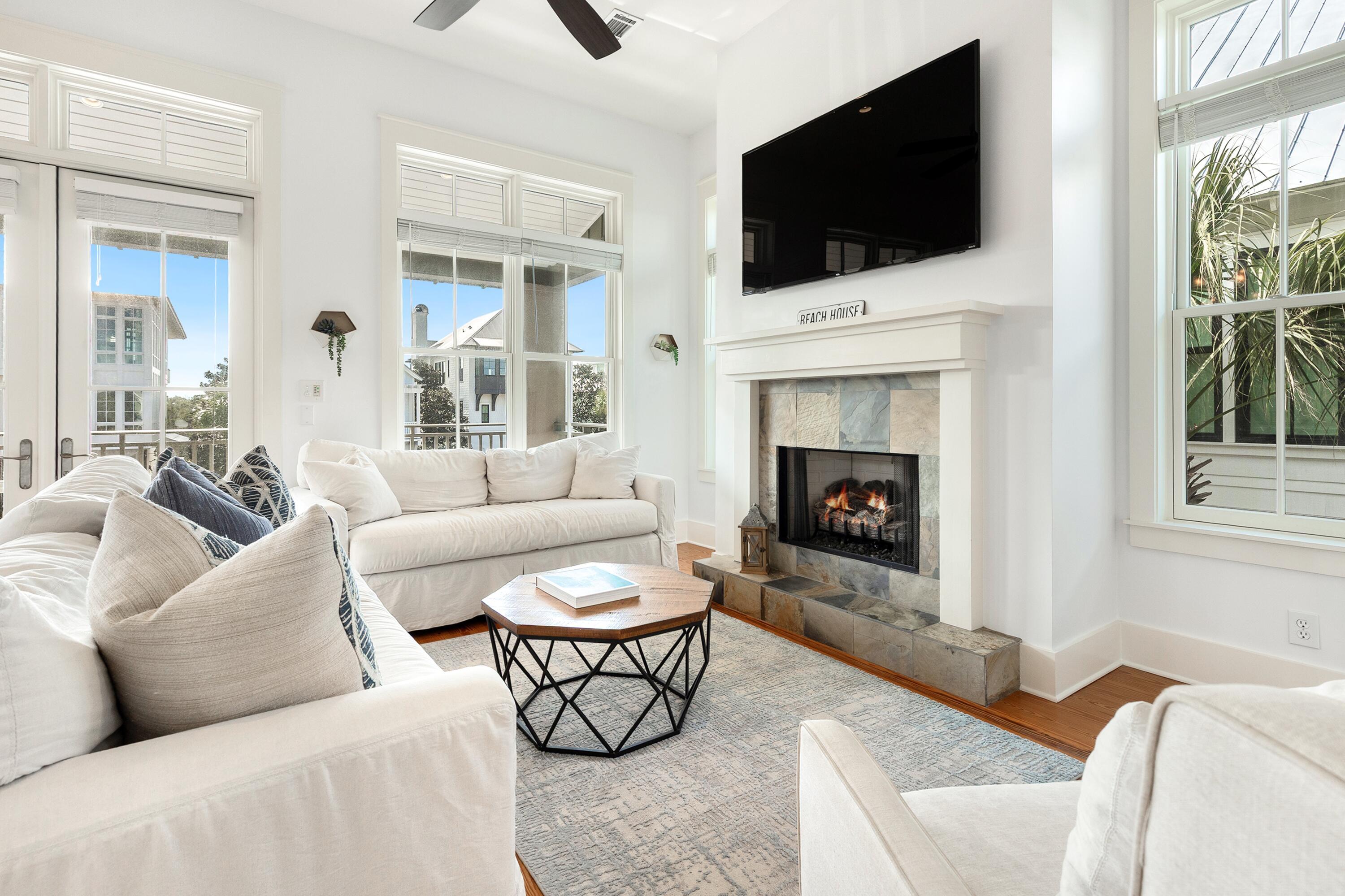 Image 3: Living Area