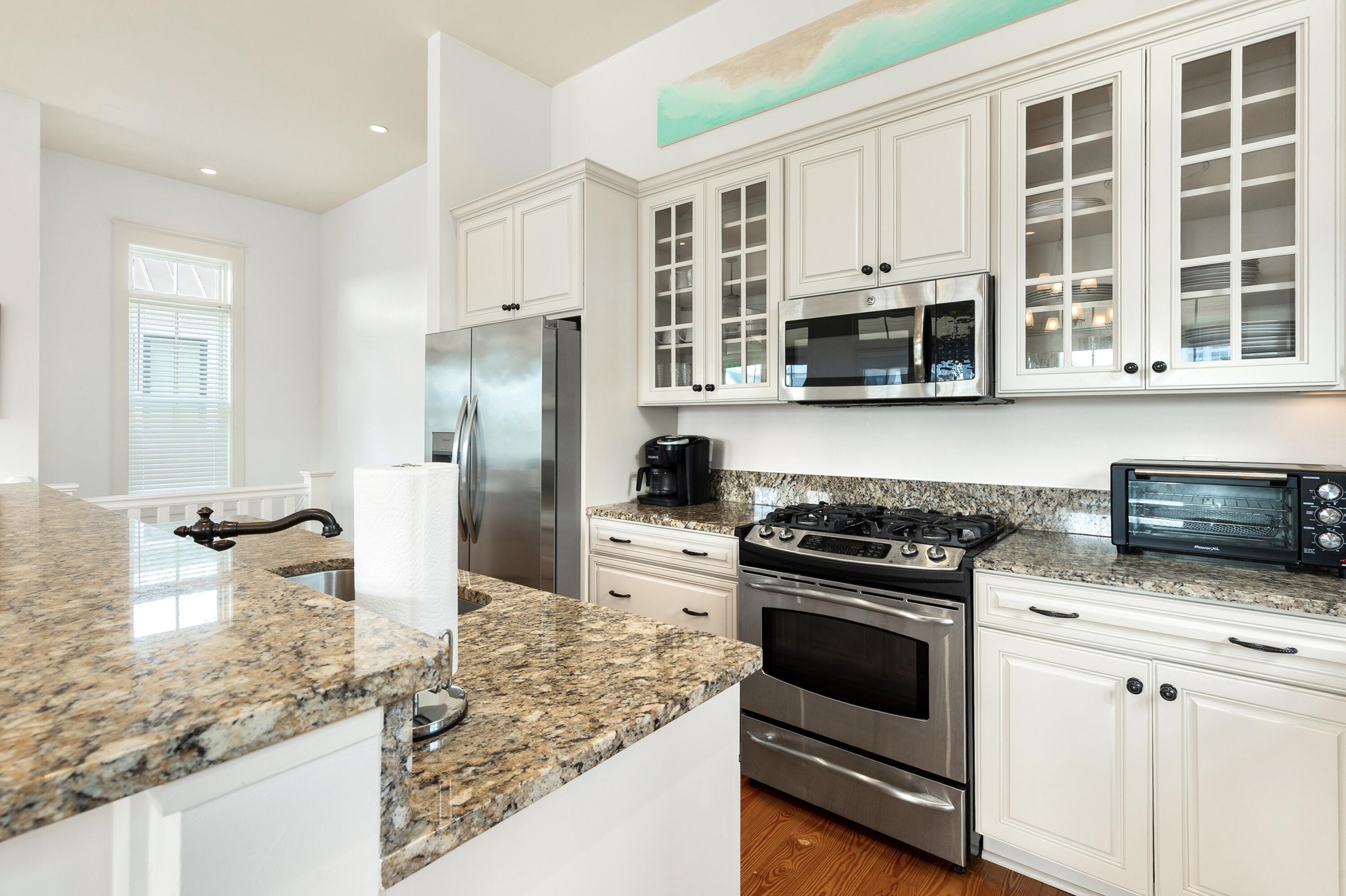 Image 4: Kitchen