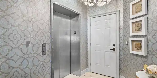 Image 3: PRIVATE ELEVATOR