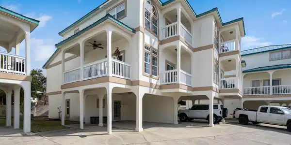Image 4: Exterior