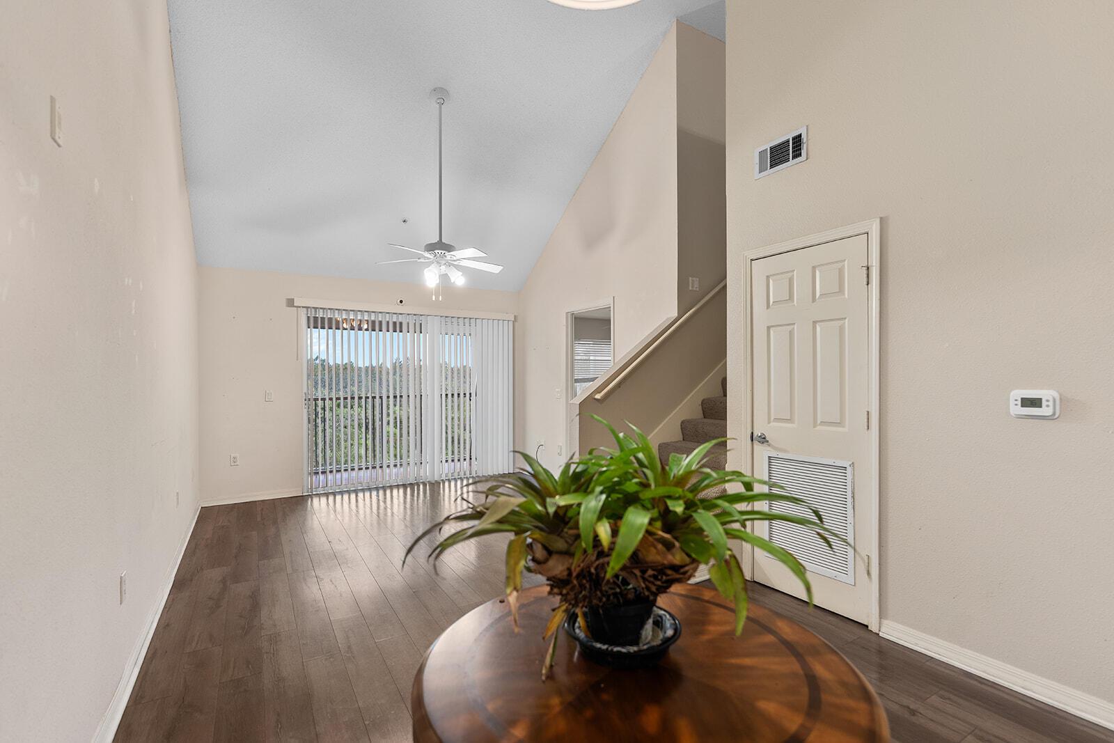 Image 2: Dining/Living