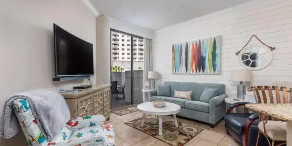 Image 4: Living Area