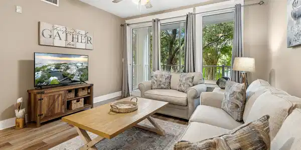 Image 3: Living Area