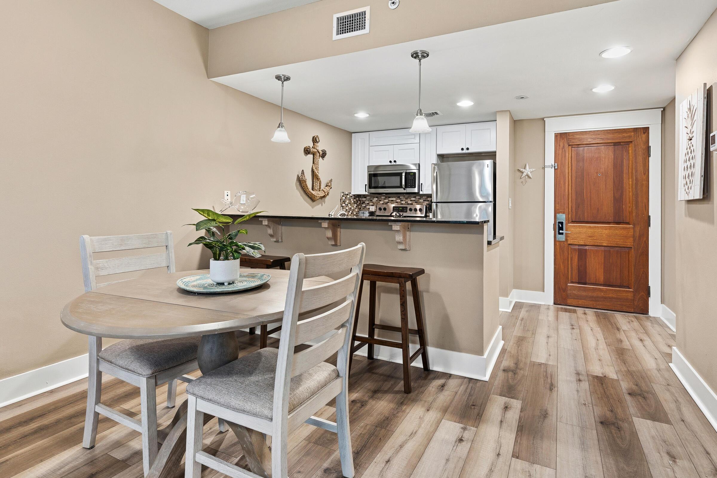 Image 4: Dining Area