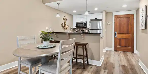 Image 4: Dining Area