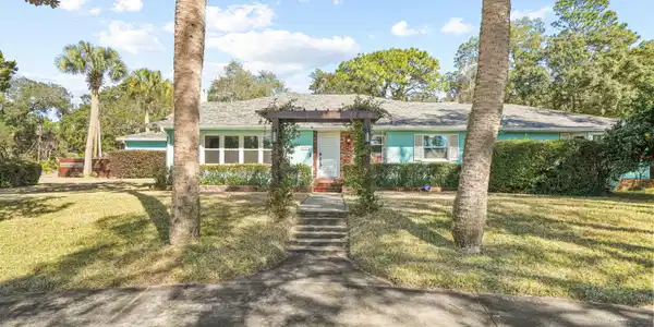 14 Longwood Drive
