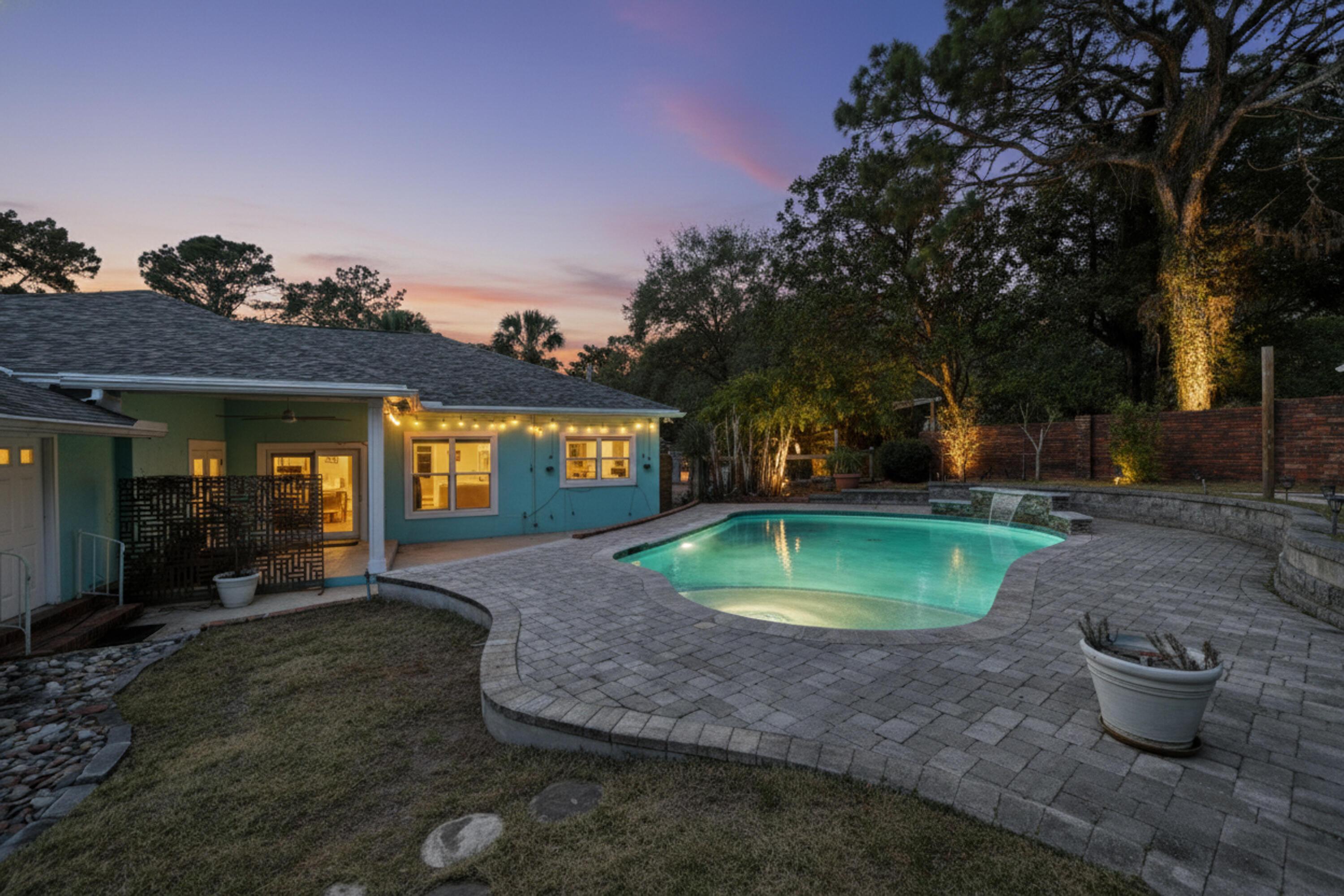 Image 3: 14 Longwood