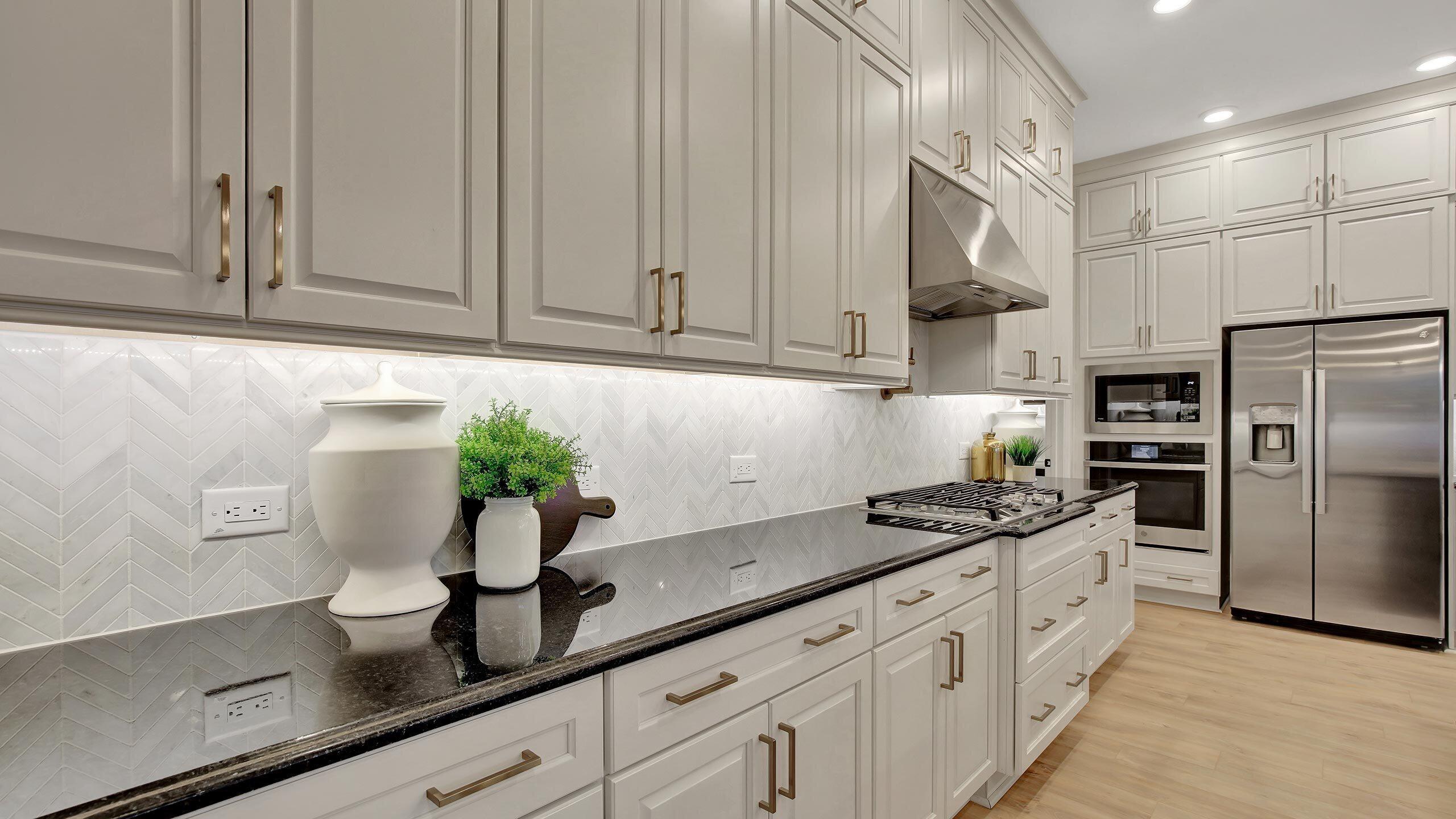 Image 3: lrg_cwsh_julia_island-kitchen-2