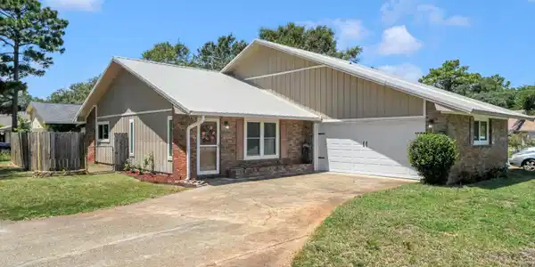 103 Post Oak Place