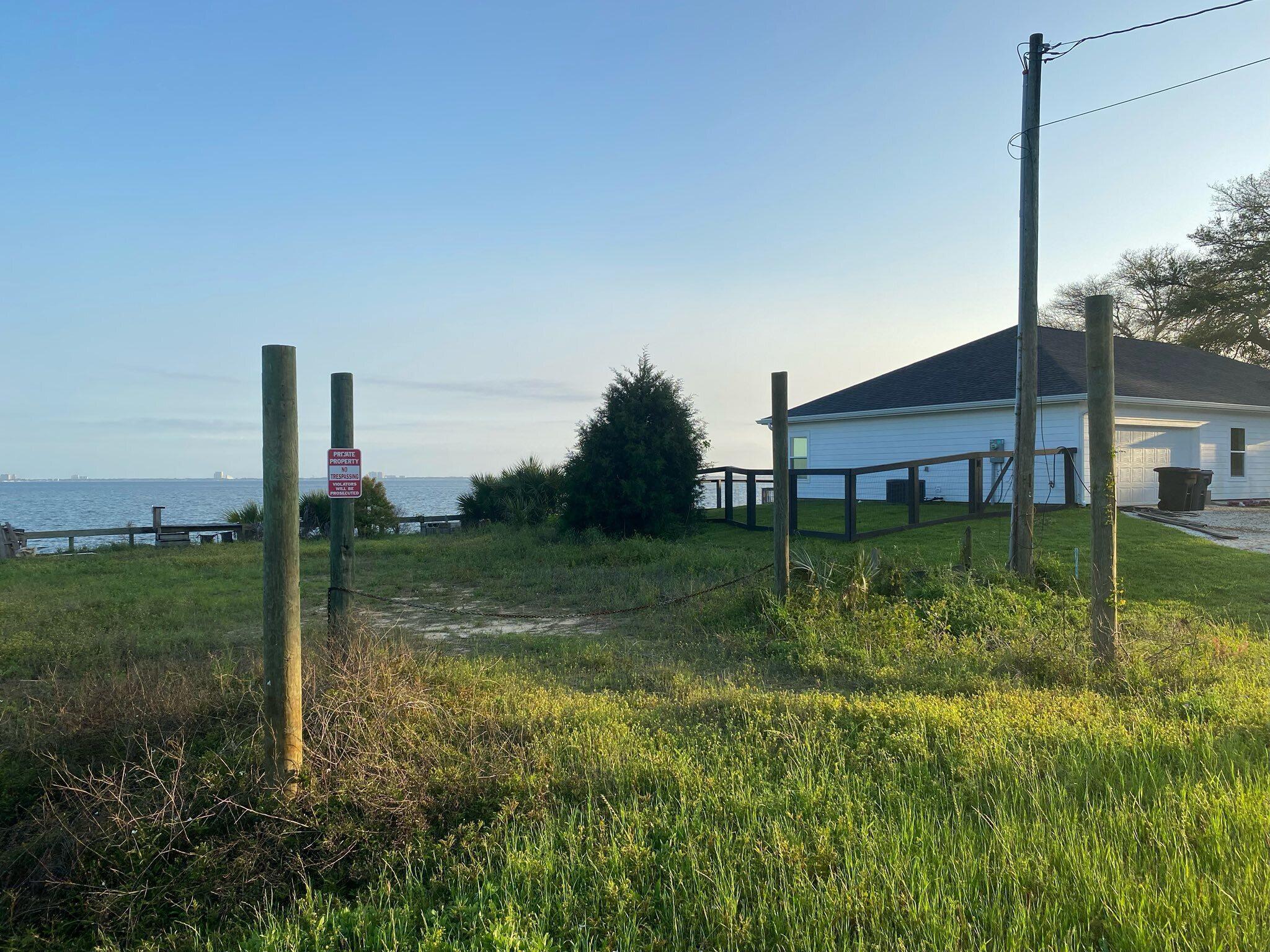Image 2: Entry to Lot