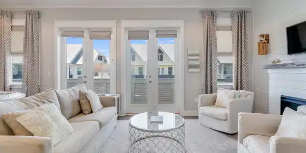23 E York Lane