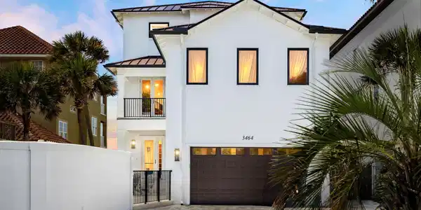 Image 3: 3 | Front of House