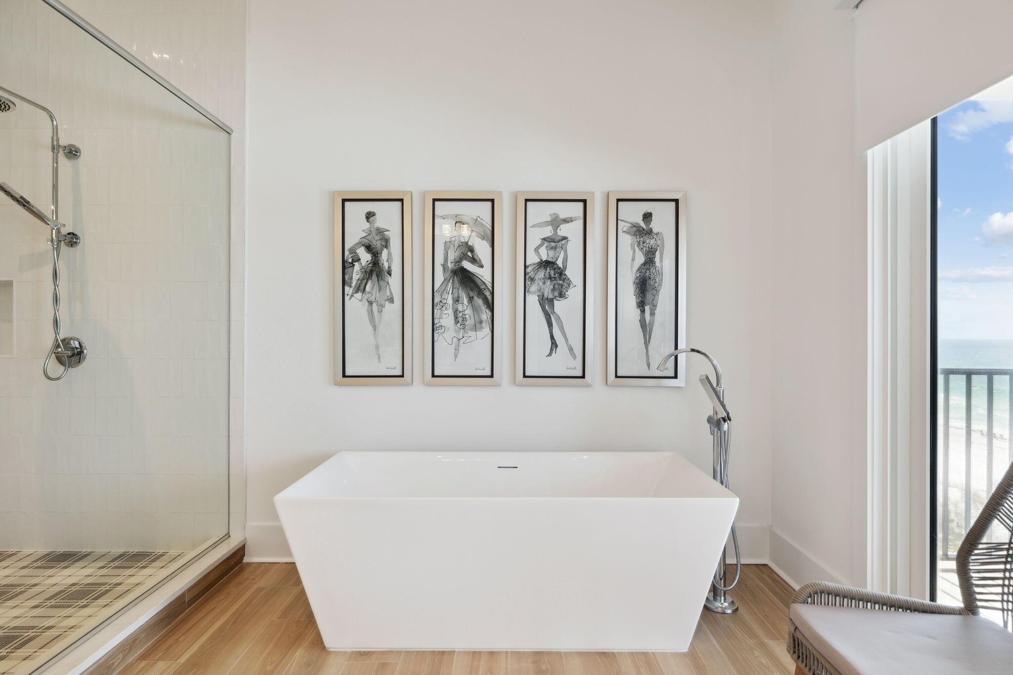 Image 4: 4 | Master Bathroom