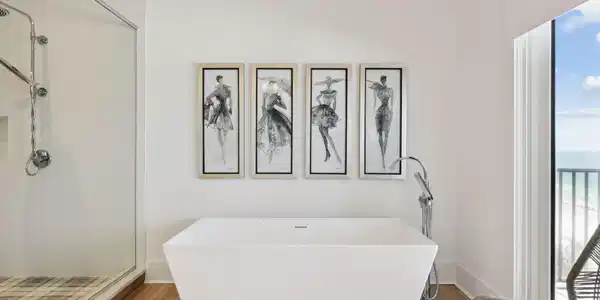 Image 4: 4 | Master Bathroom
