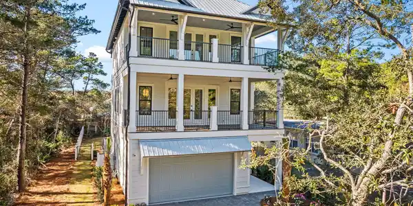 105 N Lake Dr