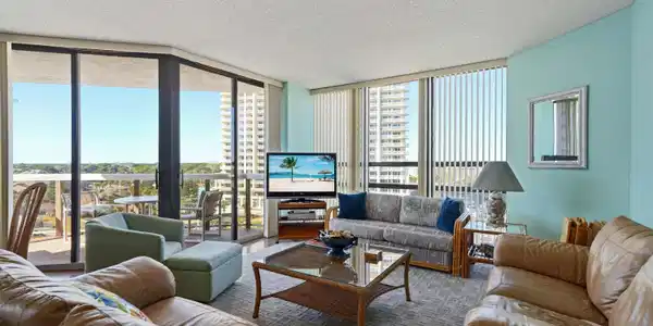 Image 2: SURFSIDE 512 LIVING AREA 2