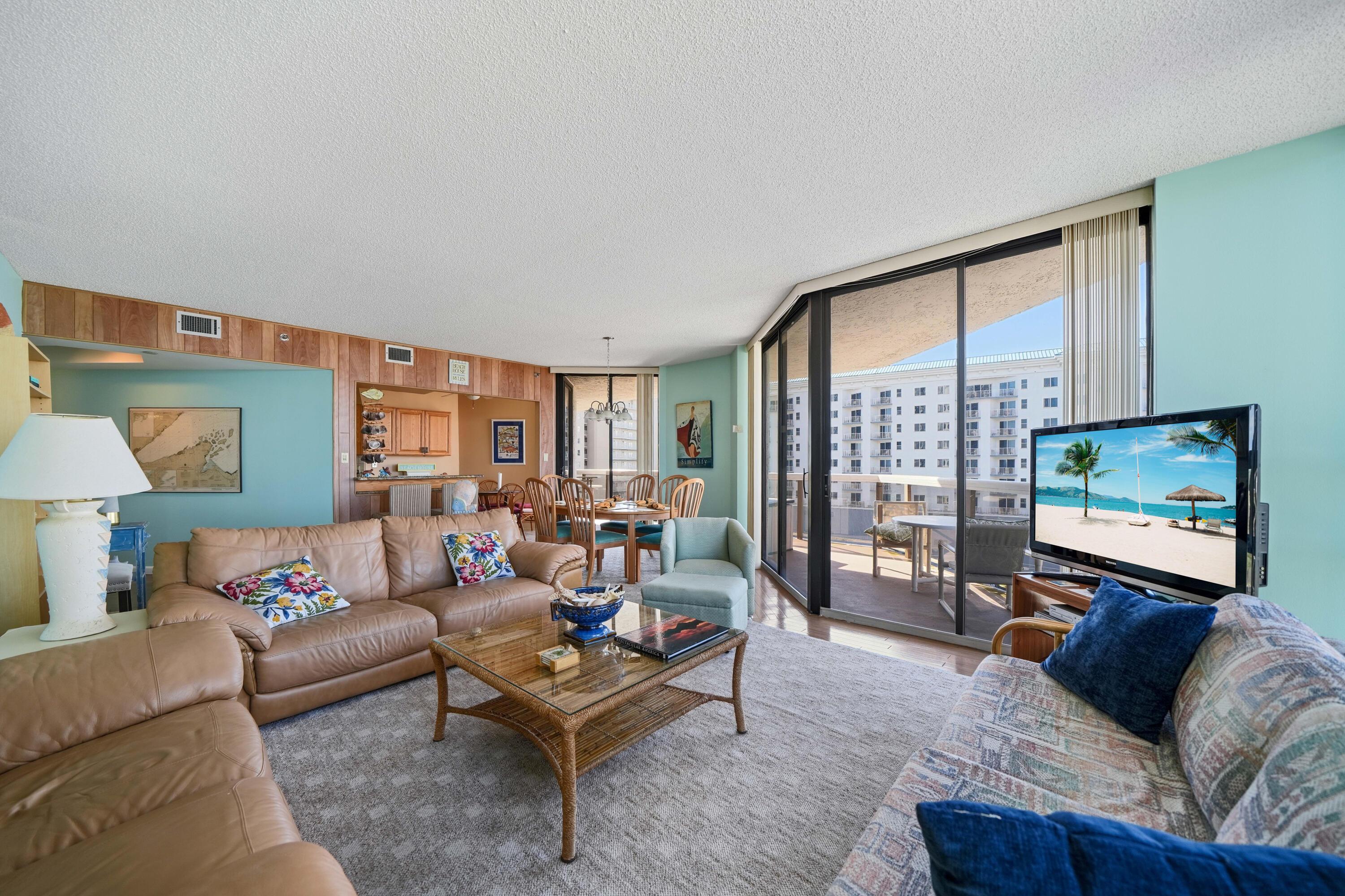 Image 3: SURFSIDE 512 LIVING 3