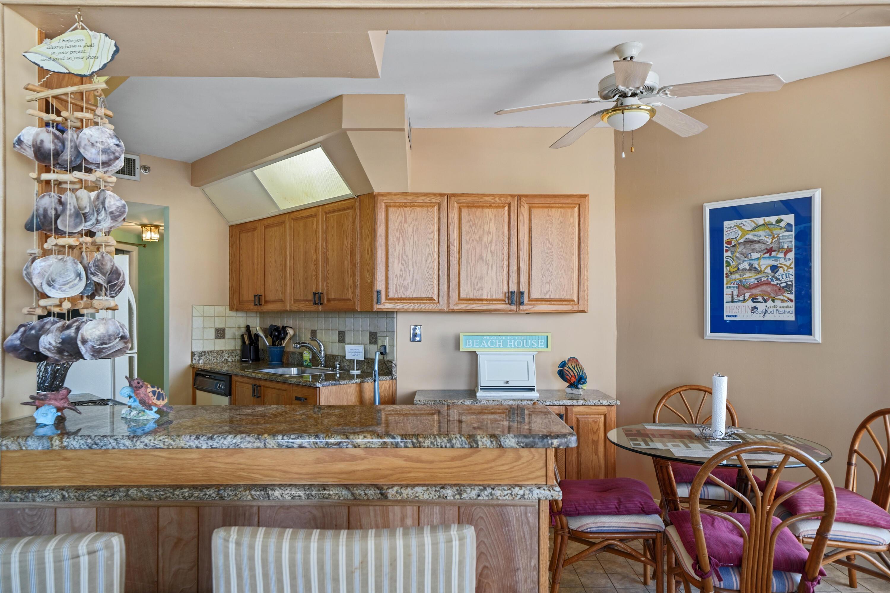 Image 4: SURFSIDE 512 KITCHEN