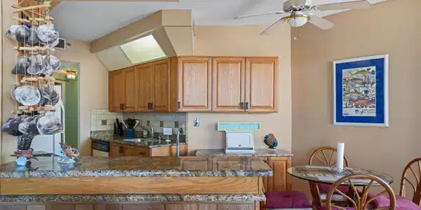 Image 4: SURFSIDE 512 KITCHEN
