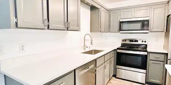 Image 4: kitchen