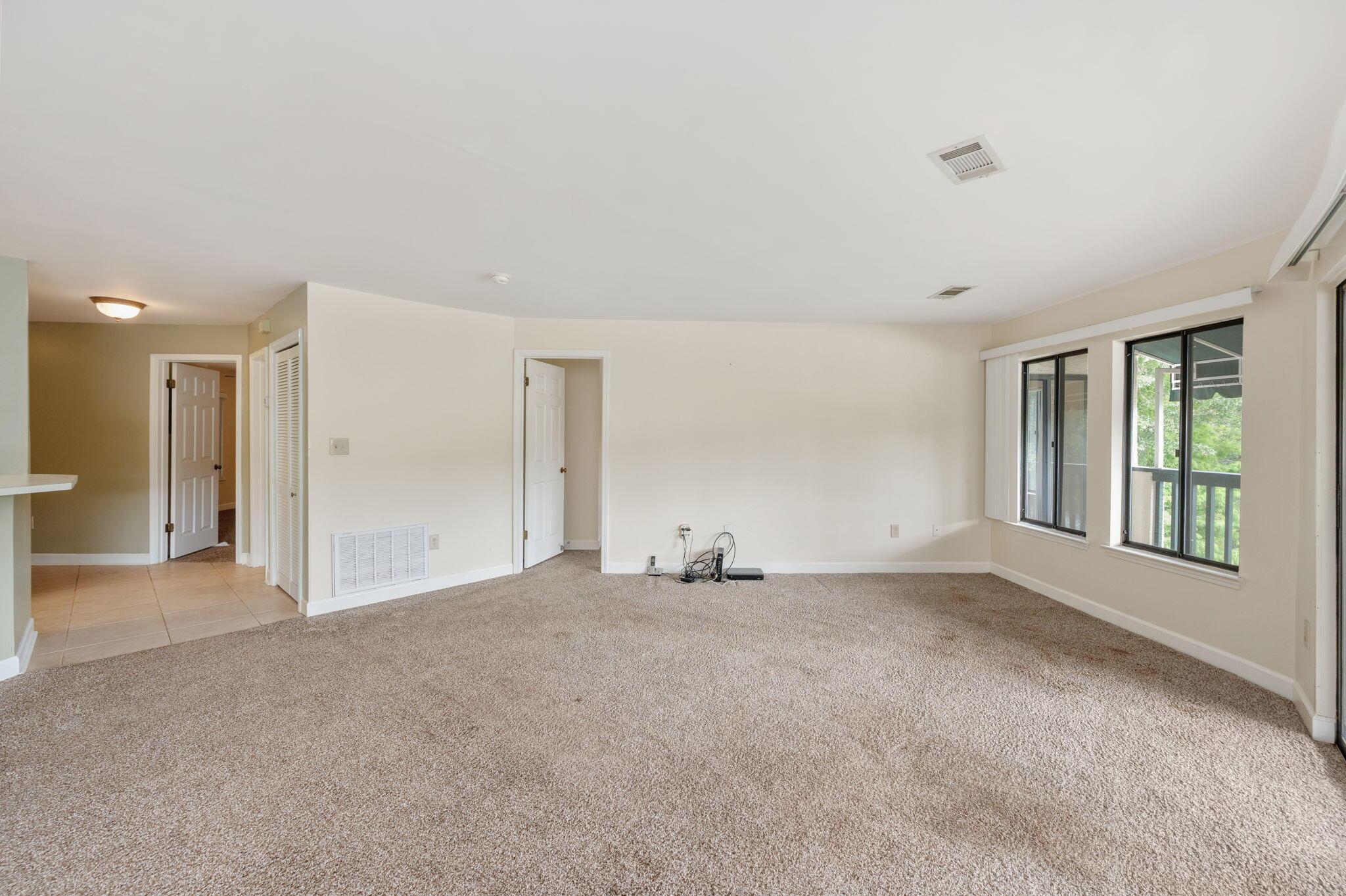 Image 4: Living Room