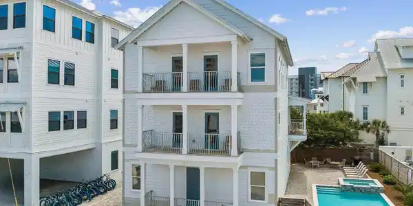 Image 2: 221 Norwood Front