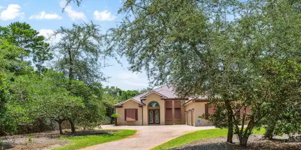 333 Walton Way