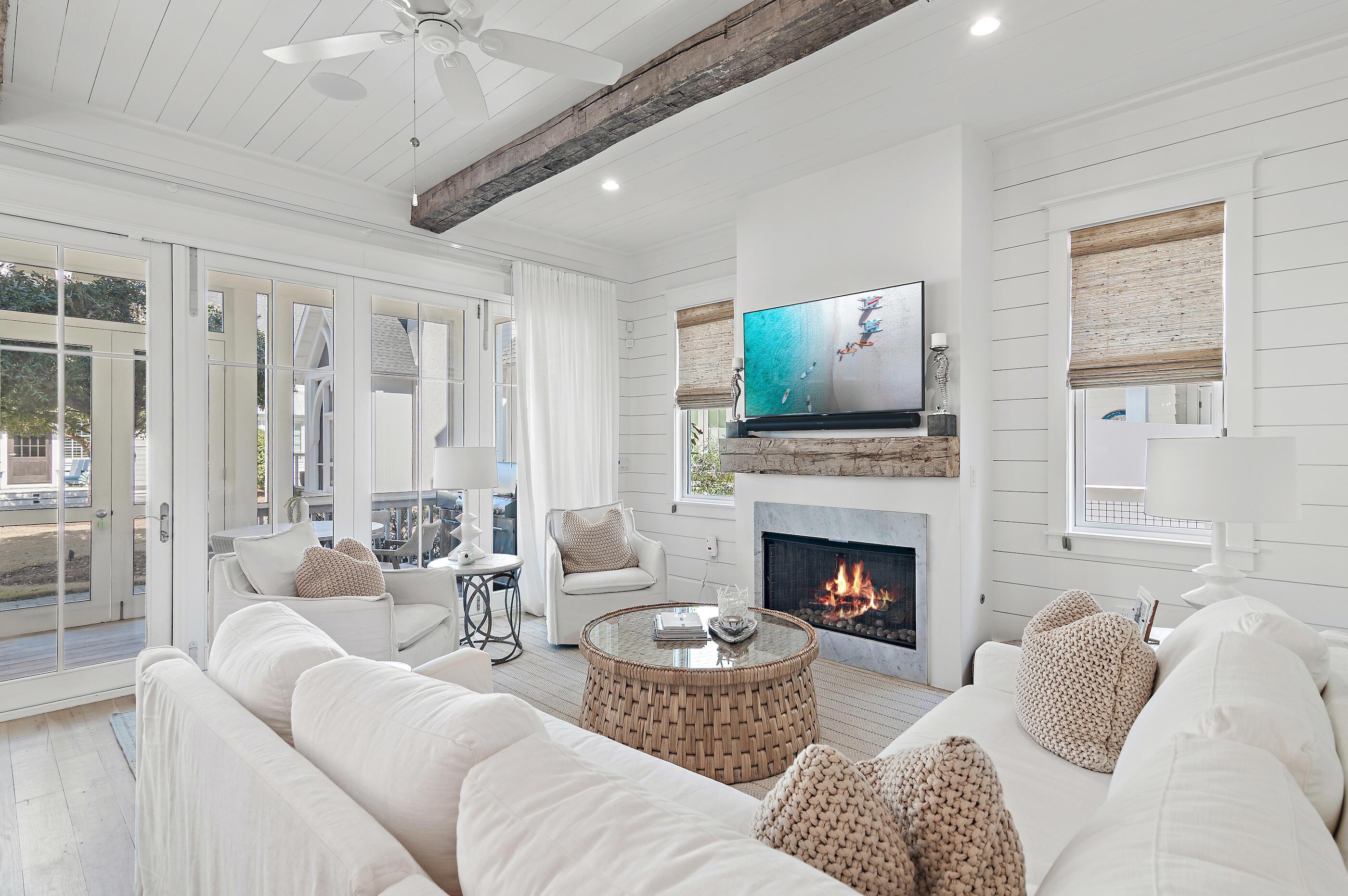 Image 3: Living Room
