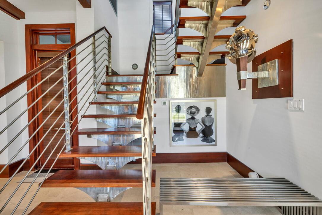 Image 4: 210 Village Way