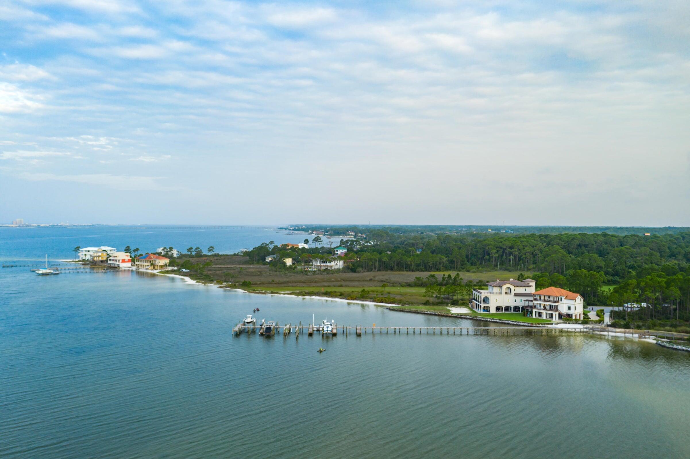 Image 1: Gated Community East Navarre area