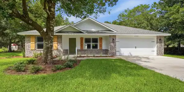 Image 3: Front yard