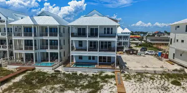 Image 2: 5931 Gulf Drive