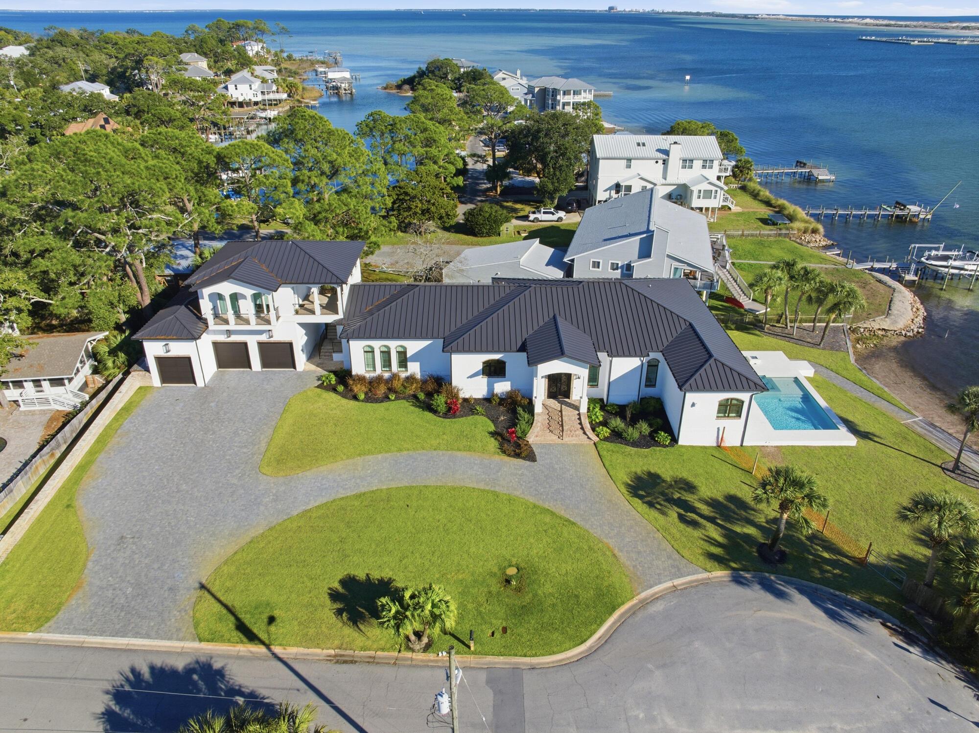 Image 1: 215 hood ave se - awp media - 002