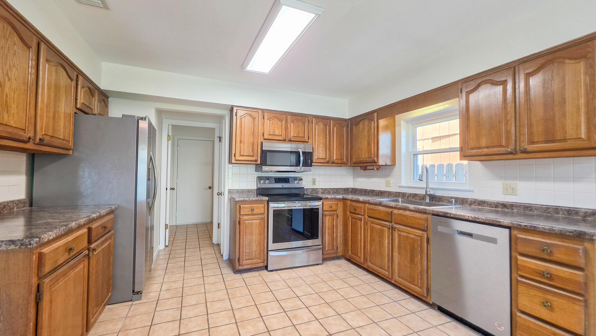 Image 3: Kitchen