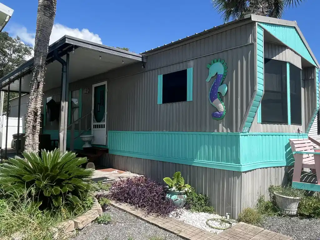 Image 1: 14806 Front Beach Rd