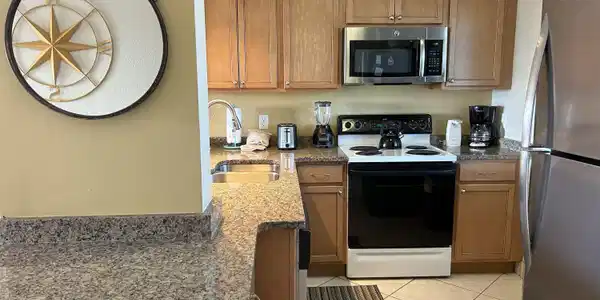 Image 4: Kitchen