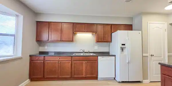 Image 2: Kitchen