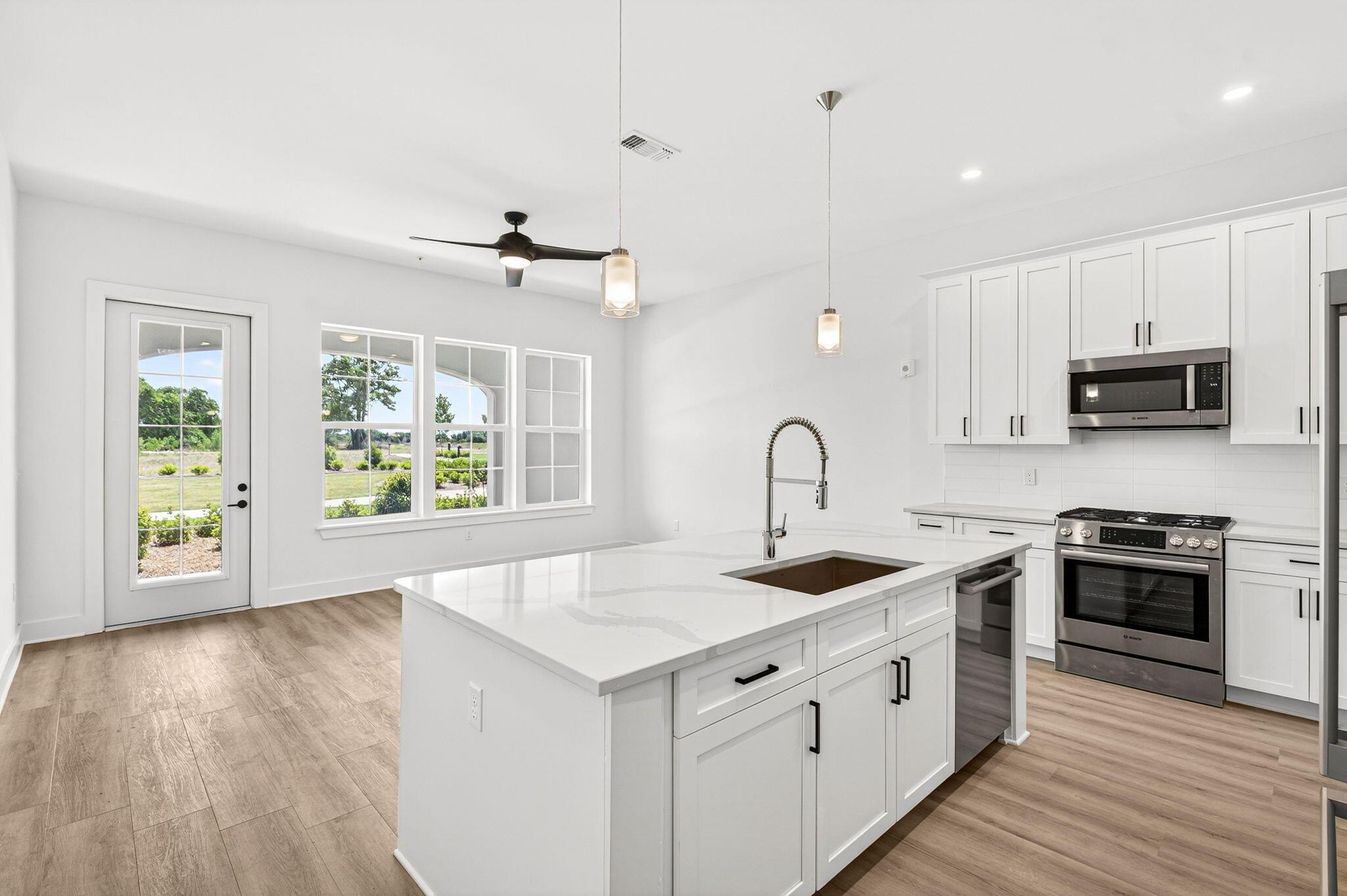 Image 4: Living areas