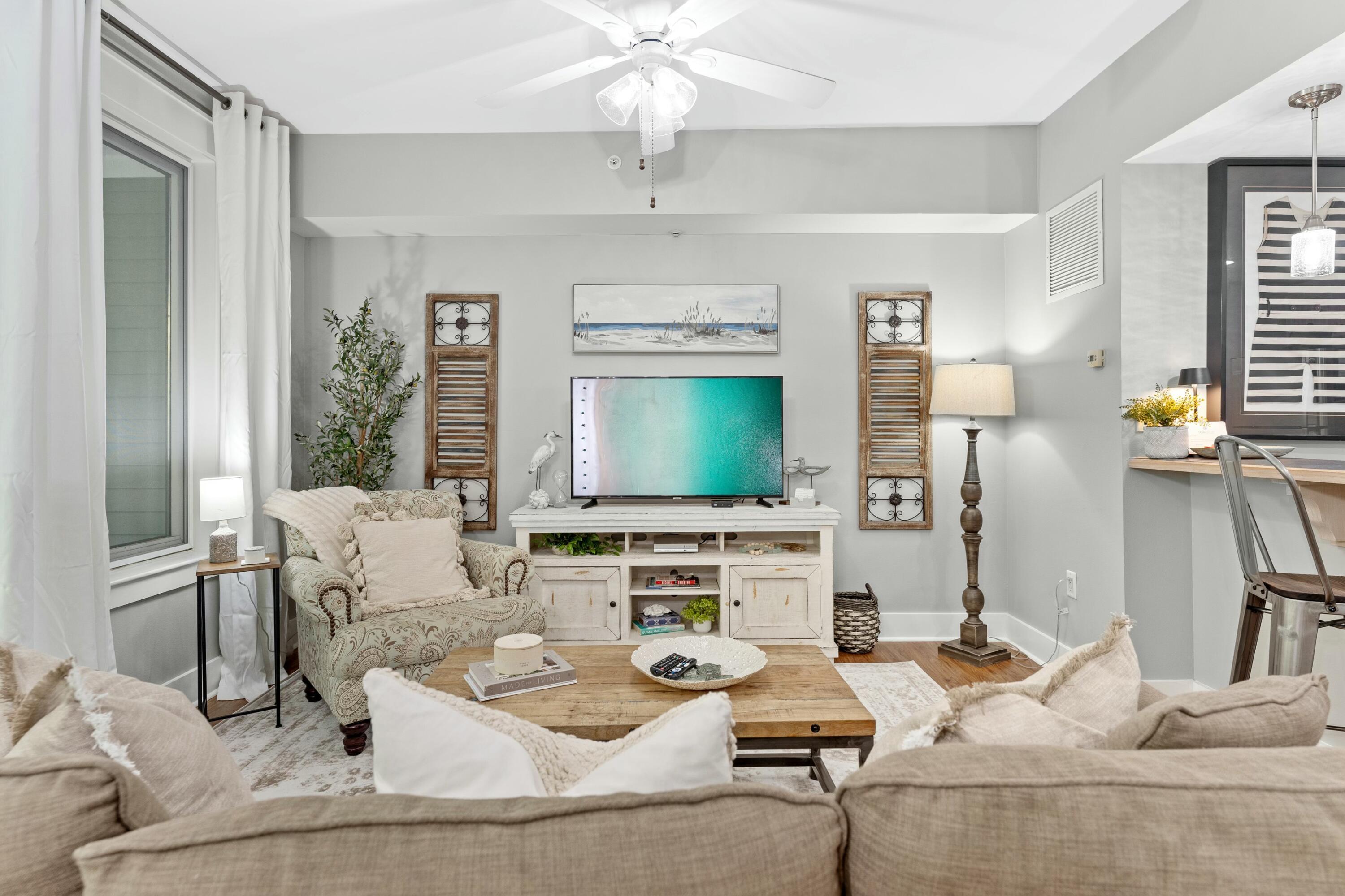 Image 4: Living Area
