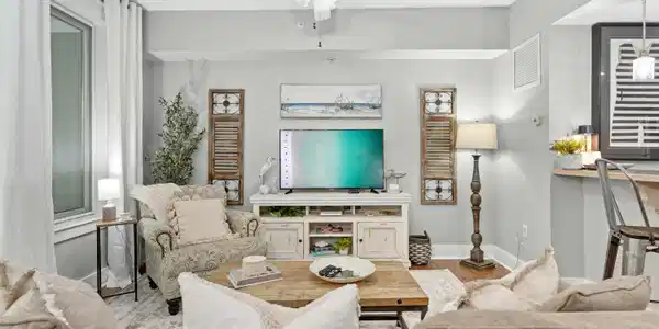 Image 4: Living Area