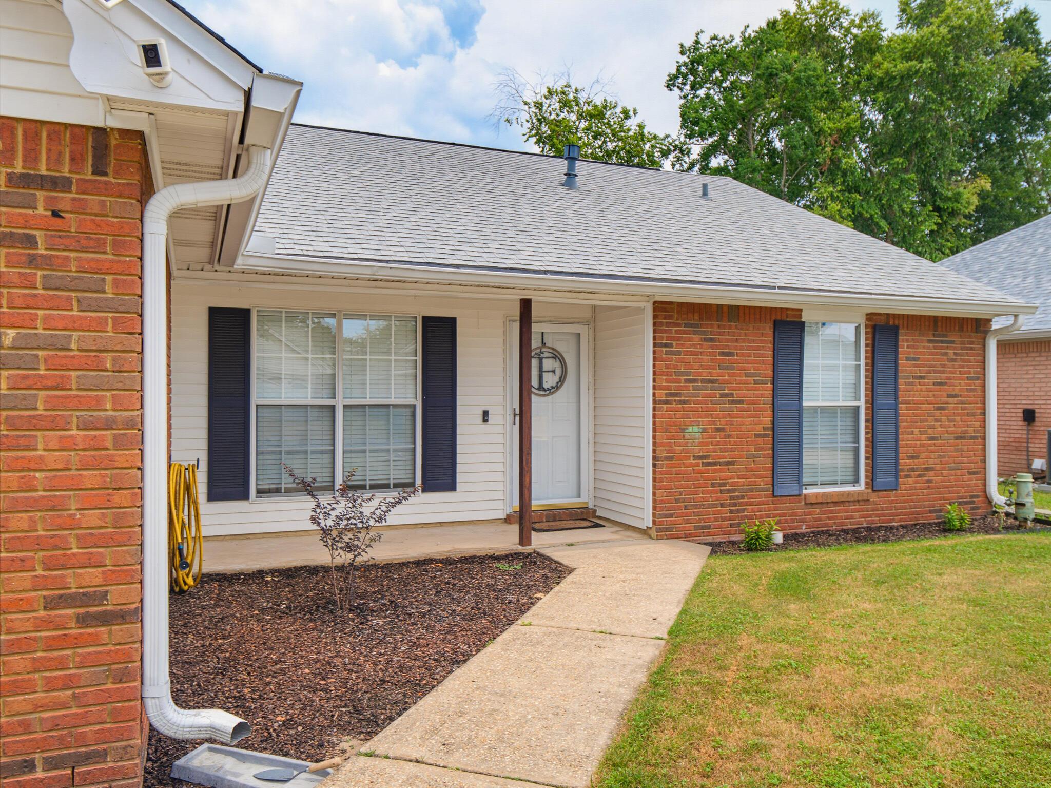 Image 3: 1565 Meadowbrook Ct-4