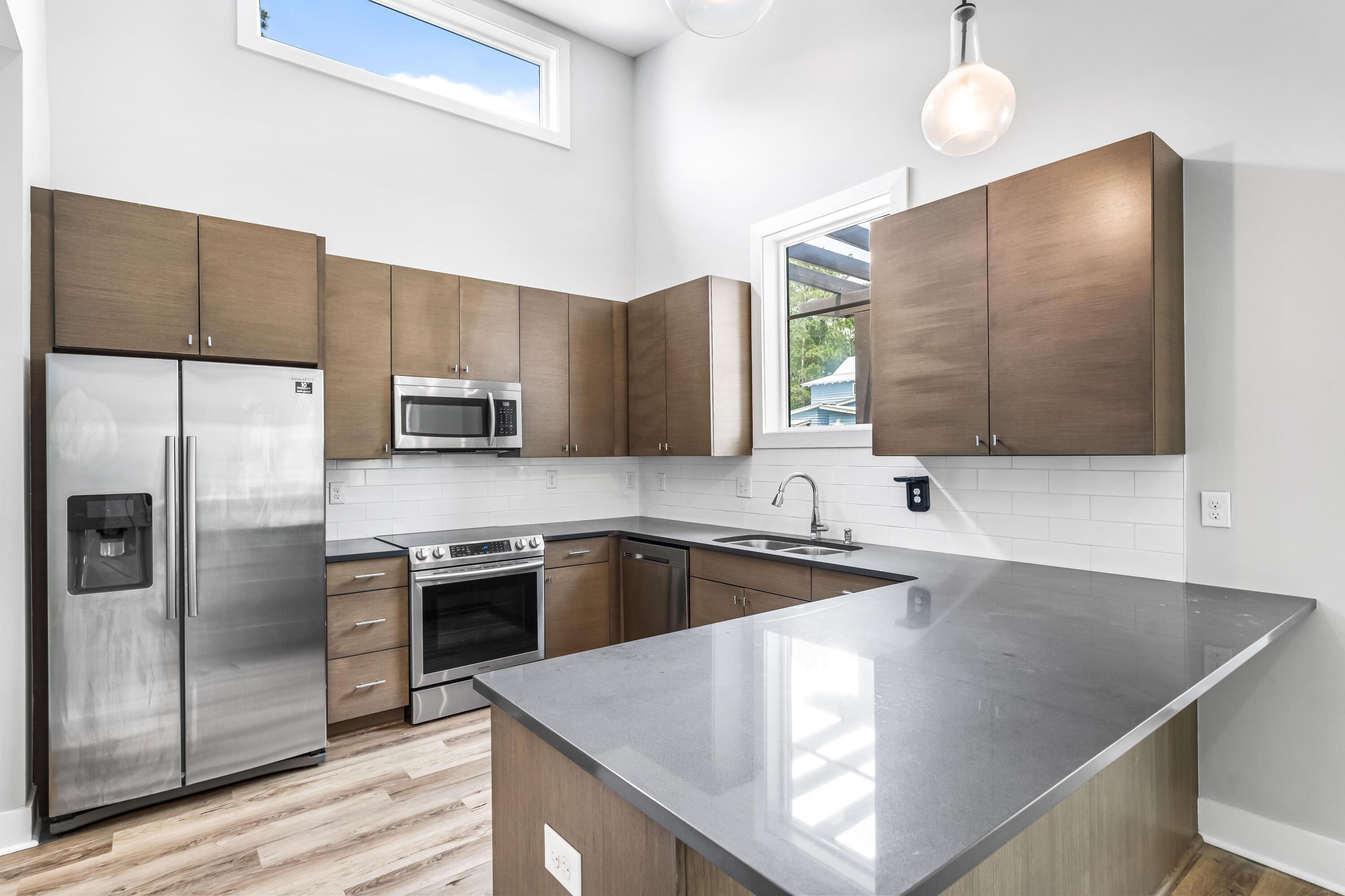 Image 3: 61 Edens Landing-6