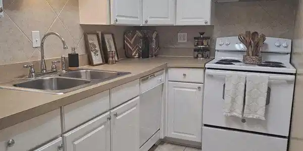 Image 2: Kitchen 2